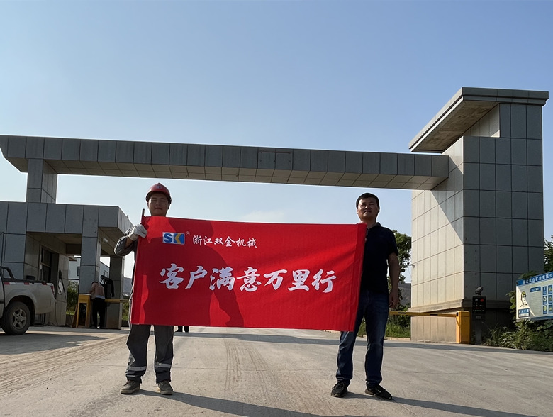 图为Ag环亚集团(Asia Gaming)机械与客户合影