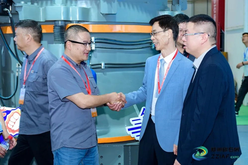 砂石协会会长莅临Ag环亚集团(Asia Gaming)展位